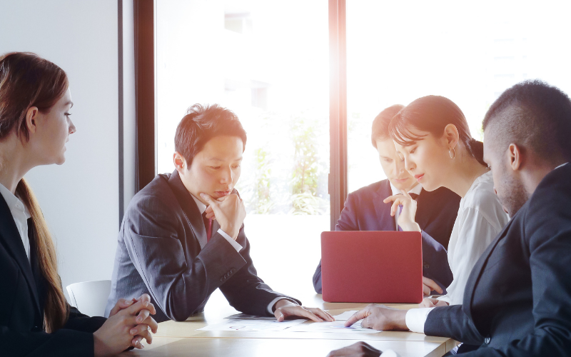 心理的安全性とは？高め方も５つ紹介。鍵はコミュニケーションにあり